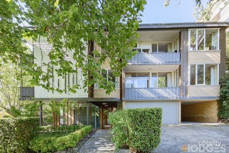 2/7 Struan St, Toorak, VIC 3142