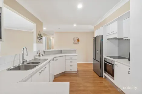 Property photo of 18 Akoonah Street Hope Island QLD 4212