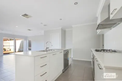 Property photo of 5 Gurney Crescent Wodonga VIC 3690