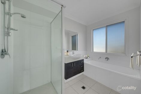 Property photo of 11 Dampier Court Glen Eden QLD 4680