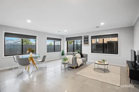 Property photo of 31 Frontier Circuit Tarneit VIC 3029