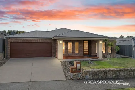 Property photo of 19 Corymbia Promenade Pakenham VIC 3810