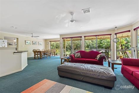 9 Salmon Pl, Sandstone Point, QLD 4511