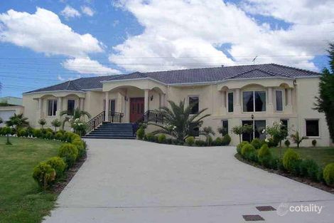 Property photo of 24 Gymkhana Court Endeavour Hills VIC 3802