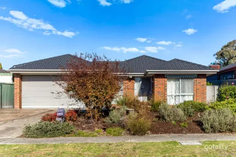10 Flying Star Walk, Skye, VIC 3977