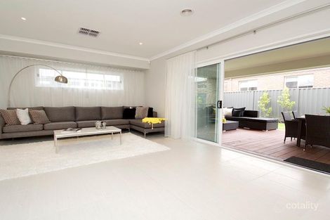 Property photo of 3 Bankton Avenue Cranbourne East VIC 3977