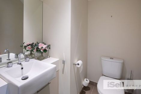 Property photo of 1 Barmah Place Waterways VIC 3195