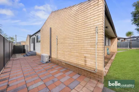 Property photo of 2 Yanderra Close Hammondville NSW 2170