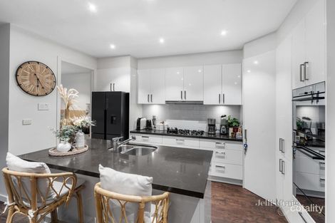 Property photo of 19 Emerald Rise Templestowe VIC 3106