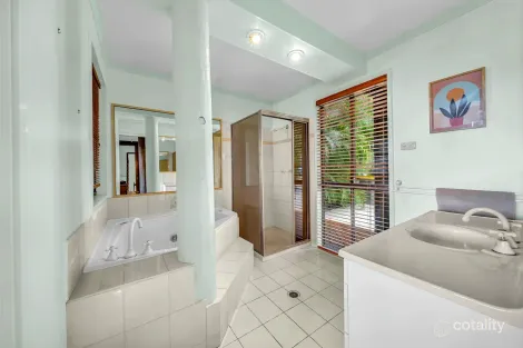Property photo of 15 Passage Avenue Shute Harbour QLD 4802