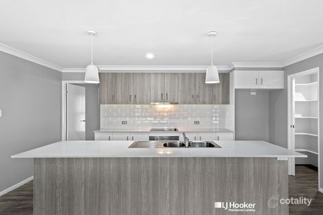 Property photo of 6 Sandpiper Drive Regency Downs QLD 4341
