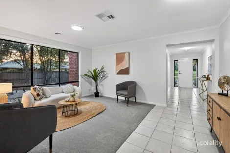 Property photo of 13 Findon Way Berwick VIC 3806