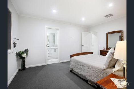 Property photo of 40 Aquatic Drive Cranbourne West VIC 3977