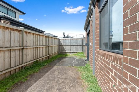 Property photo of 10 Lefrant Way Cranbourne South VIC 3977