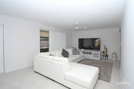 Property photo of 38 Larissa Way Urangan QLD 4655