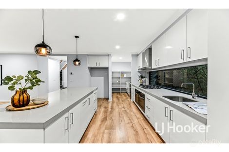 Property photo of 5 Medlow Way Clyde North VIC 3978
