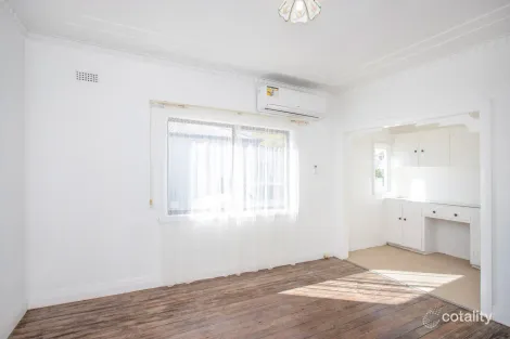 Property photo of 22 Crescent Avenue Taree NSW 2430