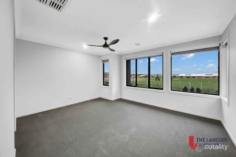 Property photo of 18 Sunmoth Road Craigieburn VIC 3064