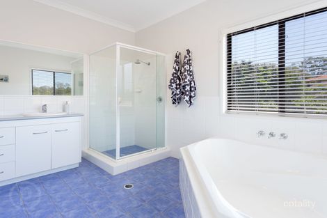 18 Parklane Tce, Brookfield, QLD 4069