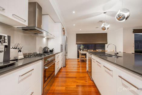 Property photo of 32 Charlbury Crescent Cranbourne North VIC 3977