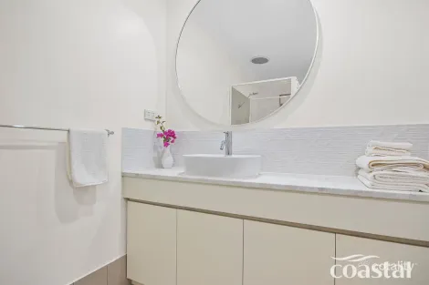 Property photo of 2/10 Nutans Court Halls Head WA 6210