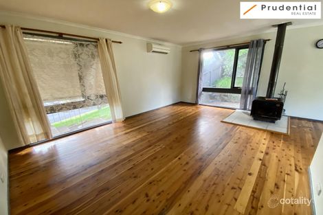 Property photo of 3 Cobb Place Ambarvale NSW 2560