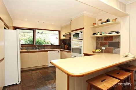 Property photo of 17 Kingswood Avenue Mount Waverley VIC 3149