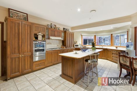 Property photo of 10 Chantell Avenue Endeavour Hills VIC 3802