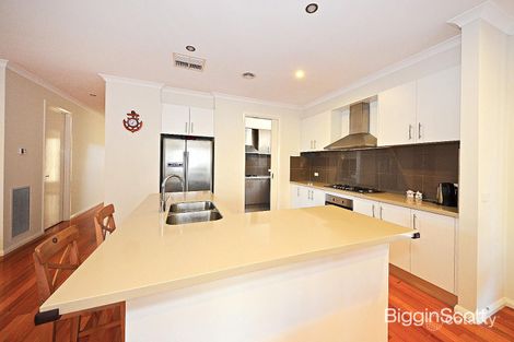 Property photo of 19 Russell Crescent Mount Waverley VIC 3149