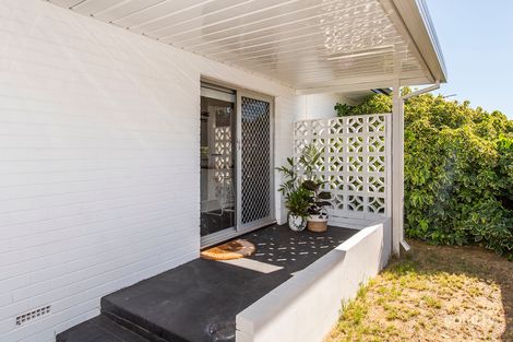 2/42 Peter St, Halls Head, WA 6210