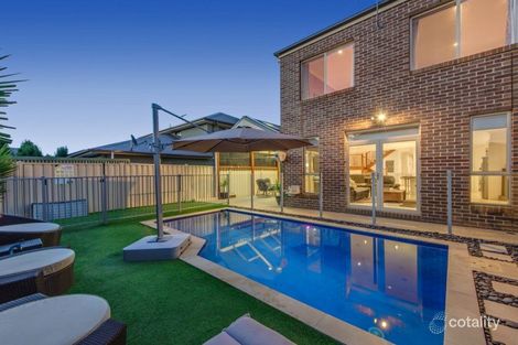 Property photo of 13 Toolondo Close Caroline Springs VIC 3023