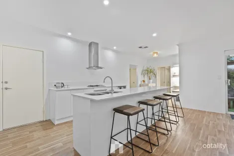 Property photo of 9 Topaz Way Treeby WA 6164