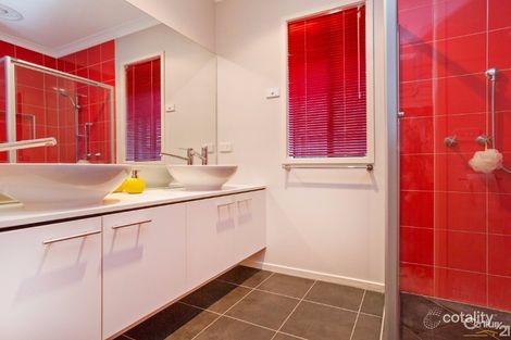 Property photo of 39 Downing Square Pakenham VIC 3810