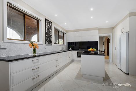 Property photo of 8 Katandra Place Doncaster East VIC 3109