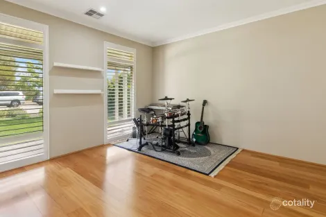 Property photo of 4 Arinto Court Caversham WA 6055