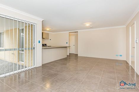 2/13 Durling Pl, Kelmscott, WA 6111