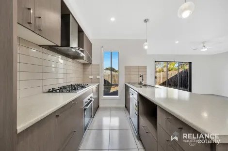 Property photo of 13 Mantello Drive Werribee VIC 3030