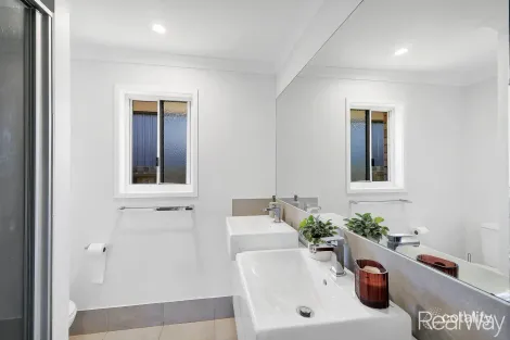 Property photo of 10 Zucchero Lane Ashfield QLD 4670