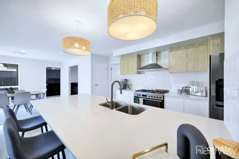 Property photo of 10 Zucchero Lane Ashfield QLD 4670