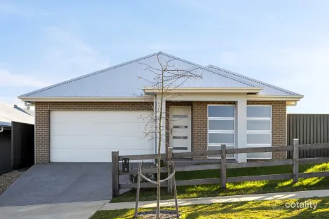 Property photo of 15 Fahey Crescent Appin NSW 2560