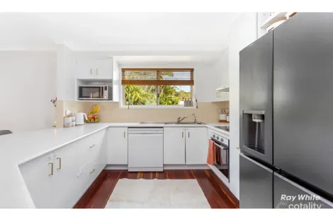 Property photo of 10 Waterview Drive Lammermoor QLD 4703