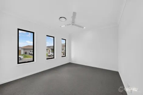 Property photo of 16 Garnet Court Chambers Flat QLD 4133