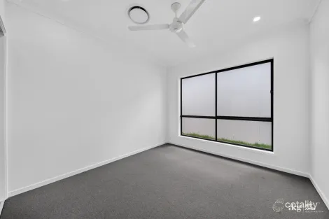 Property photo of 16 Garnet Court Chambers Flat QLD 4133