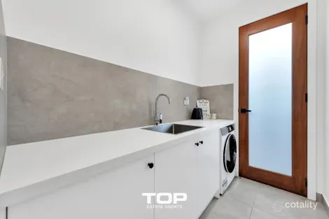 Property photo of 30 Gippsland Avenue Clyde North VIC 3978