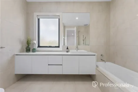 Property photo of 218 Tucker Road McKinnon VIC 3204