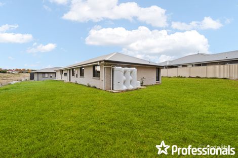 Property photo of 25 Fairleigh Place Kelso NSW 2795