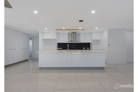 Property photo of 14 Makybe Diva Drive Ooralea QLD 4740