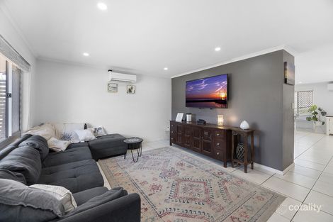 Property photo of 28 Armidale Crescent Helensvale QLD 4212