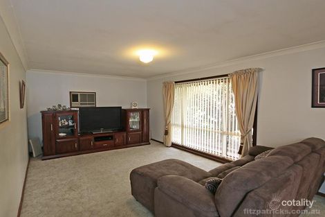 Property photo of 4 Elanora Place Glenfield Park NSW 2650