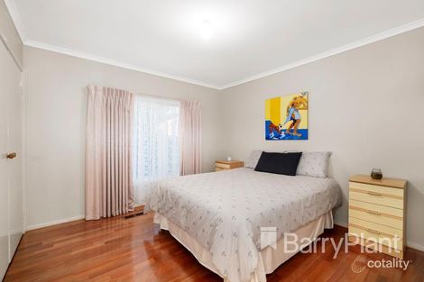 Property photo of 12 Moorhead Drive Mill Park VIC 3082